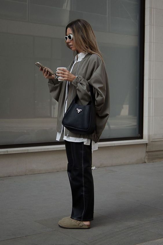 Déze jas draagt momenteel iedere it-girl